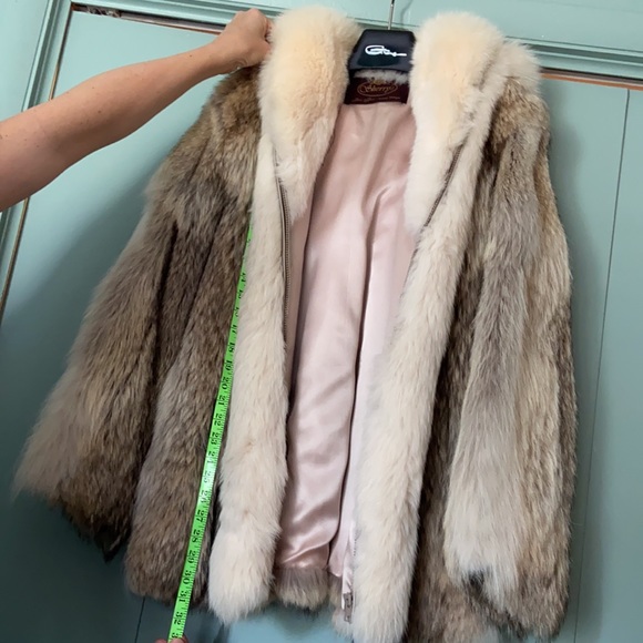 Coyote fur hooded coat. Fingertip length. - Picture 3 of 10